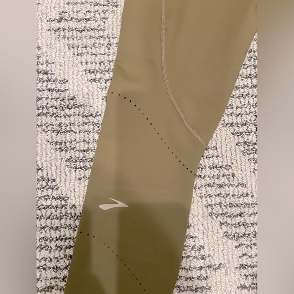 Brooks Run Happy Leggings - Picture 12 of 14